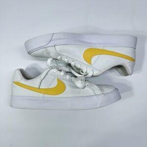 Nike Women’s Size 8 Canvas Tennis Shoes